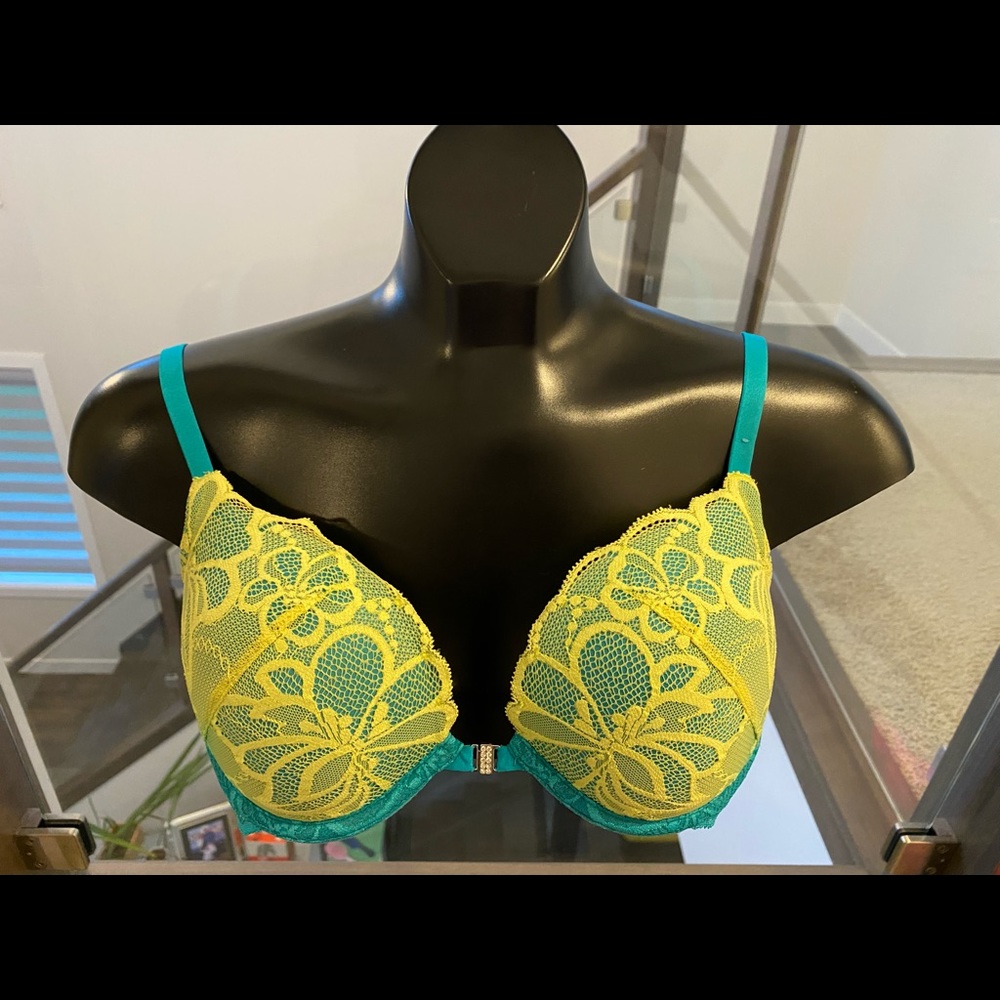 🌞 Sale 3 for $15 LaSenza/ lace bra/ size 32D